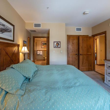 Two Bedroom Condo With Balcony Over Mountaineer Square - Just Steps From The Slopes! Condo Crested Butte Kültér fotó