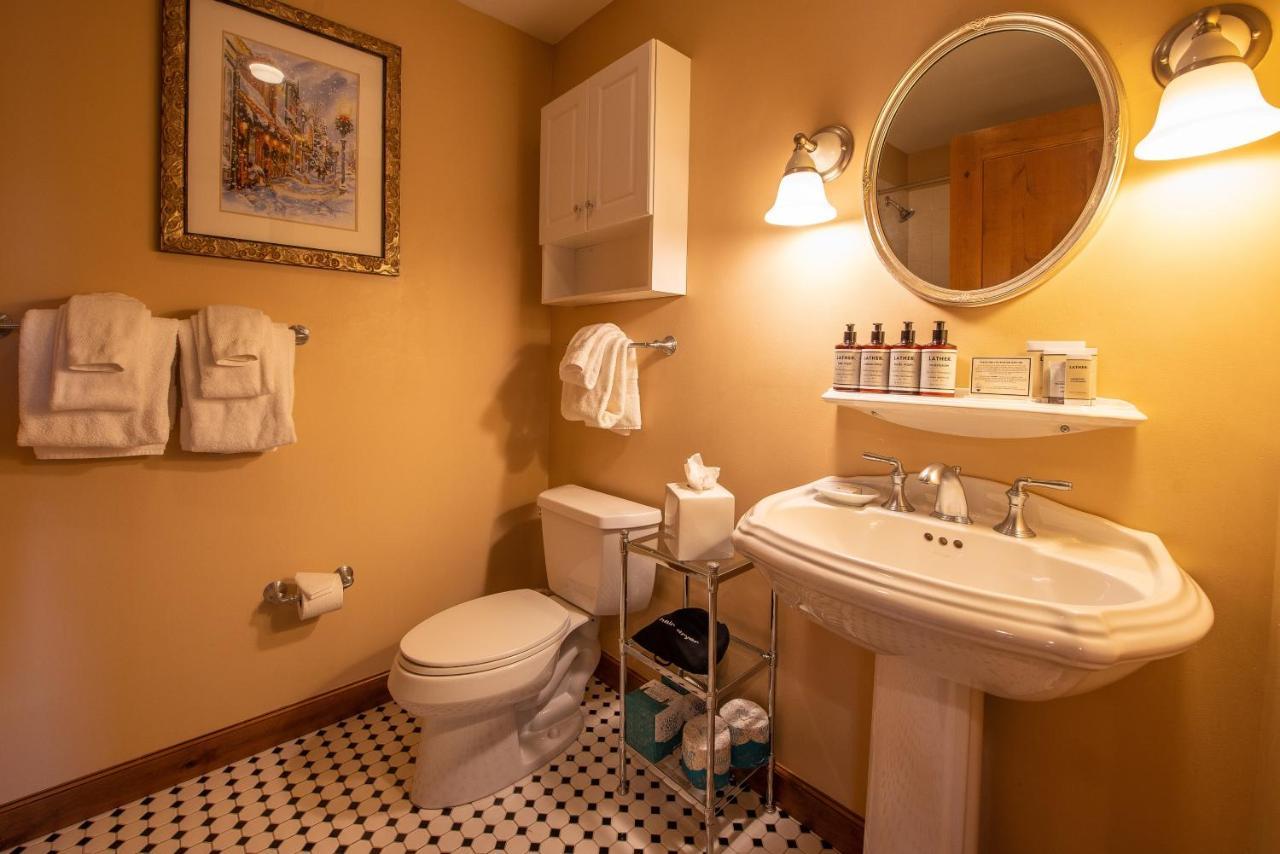 Two Bedroom Condo With Balcony Over Mountaineer Square - Just Steps From The Slopes! Condo Crested Butte Kültér fotó